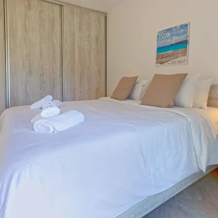 Sami Beach Hotel 3* סאמי